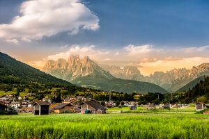 Fotografia del paisaje alpino en el grupo dolomitico de Pale di San Martino, provincia del Trentino (Italia)
